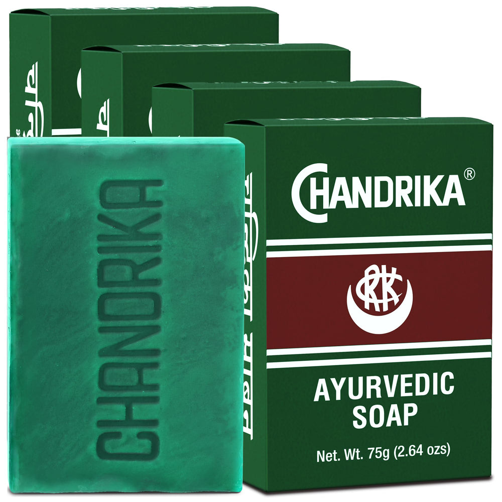 Chandrika Jabón Ayurvédico con aceites vegetales para limpieza suave.