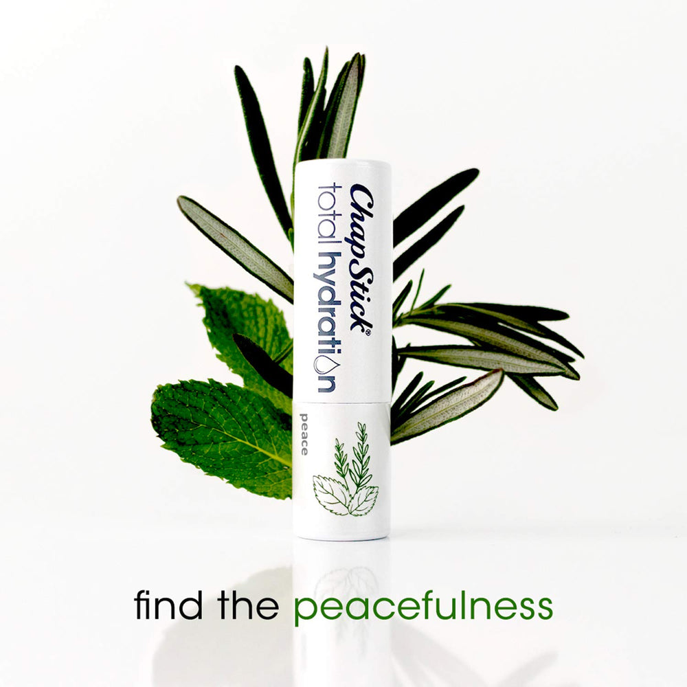 ChapStick Hidratación Total Relajación: visual de lavanda y camomila para labios suaves.