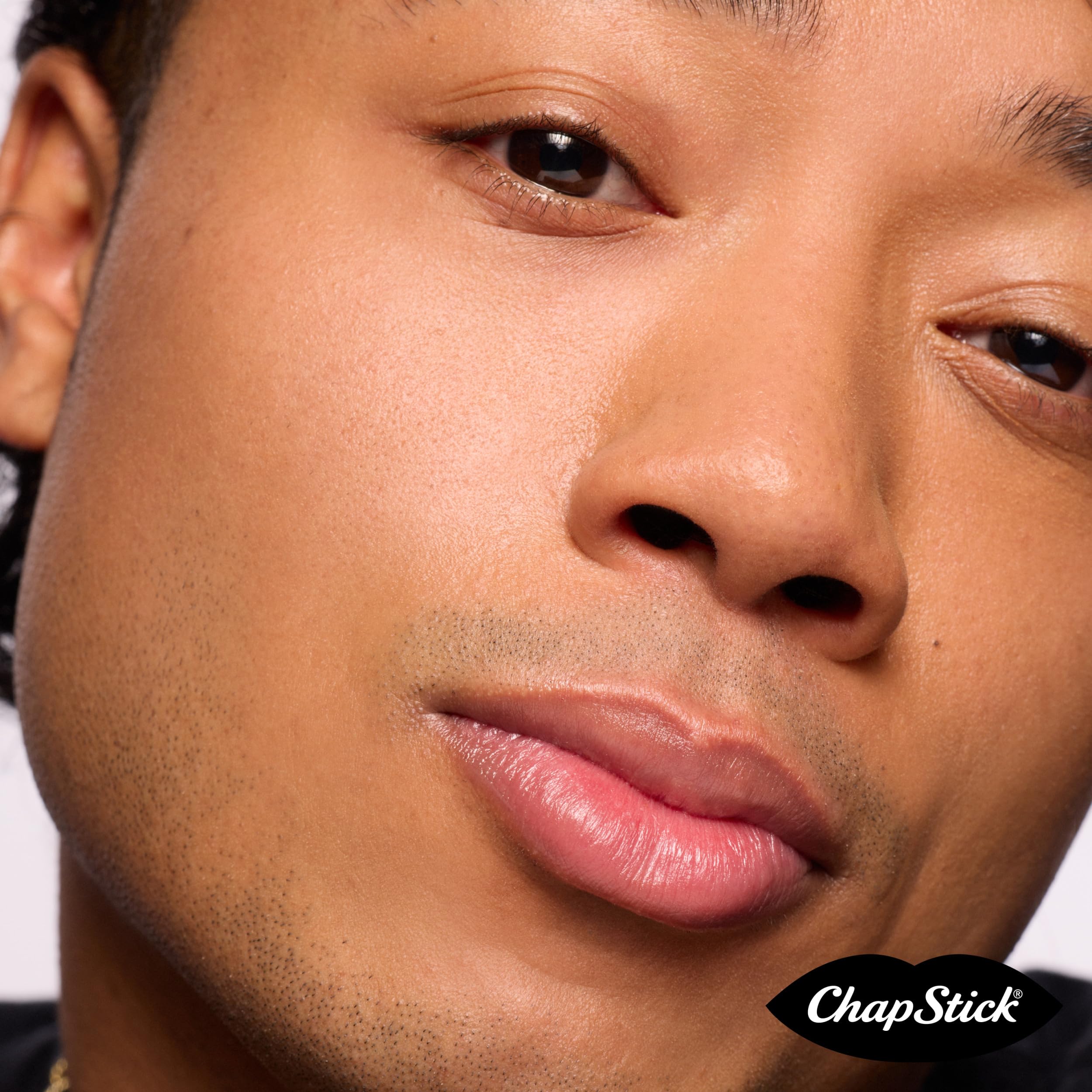 ChapStick original, fórmula clásica para labios secos durante el frío.