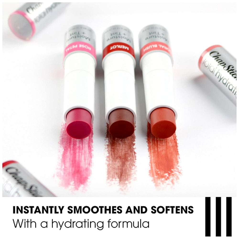 ChapStick tono coral suave realza el color natural de los labios.