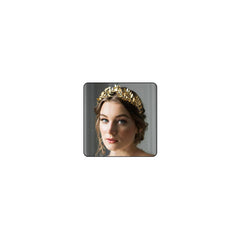 Chargances corona dorada frontal: accesorio de boda elegante