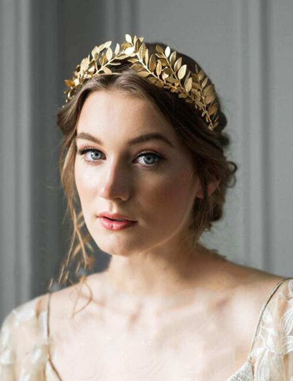 Chargances diadema dorada lateral: ideal para novias