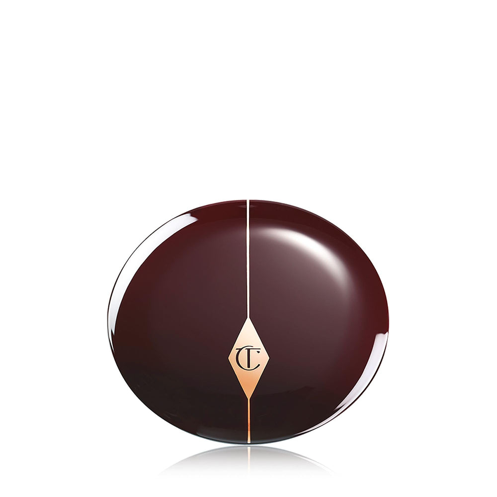 Charlotte Tilbury Cheek to Chic two-tone finish delivers radiant, healthy-looking glow.