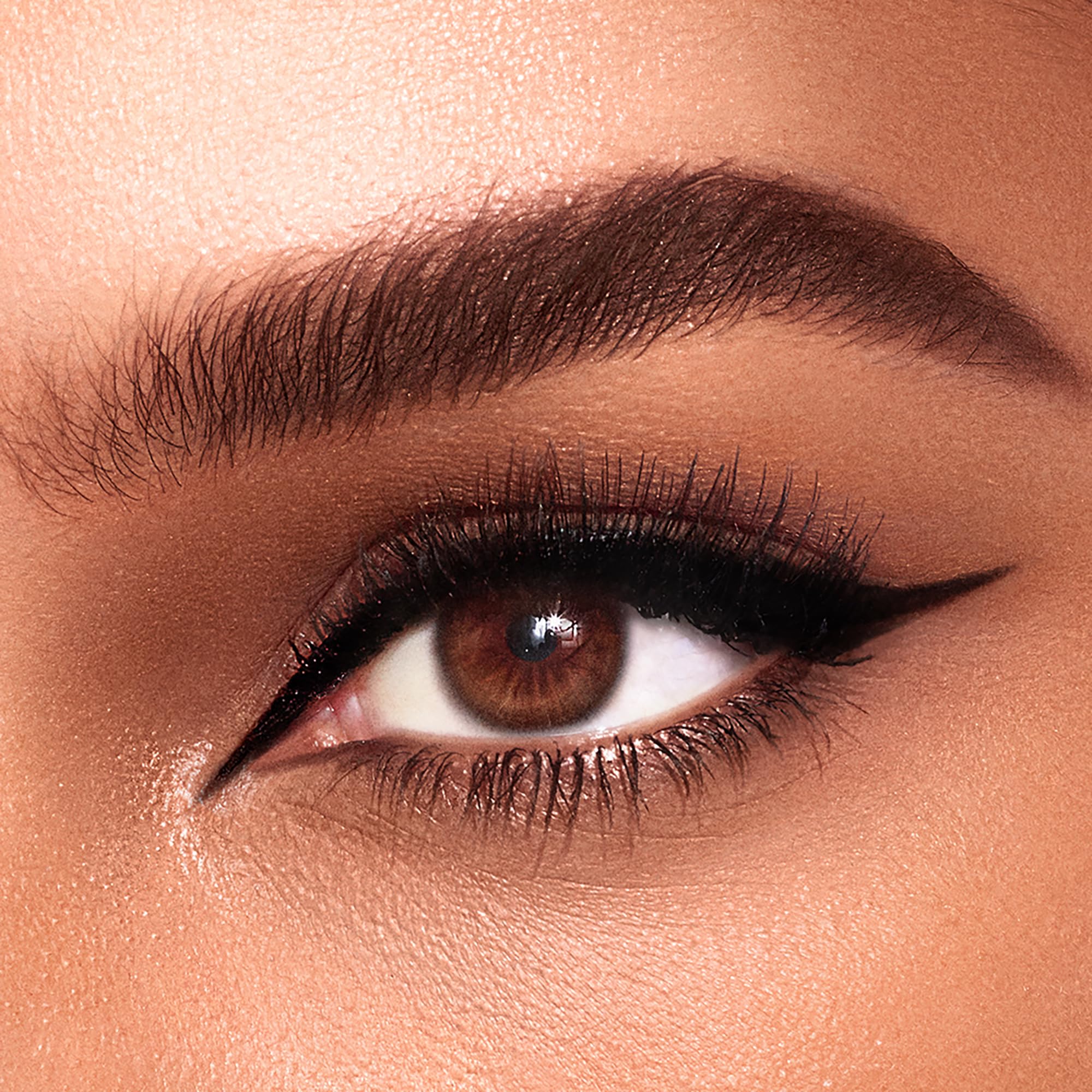 Charlotte Tilbury Feline Flick wing application for easy cat-eye.