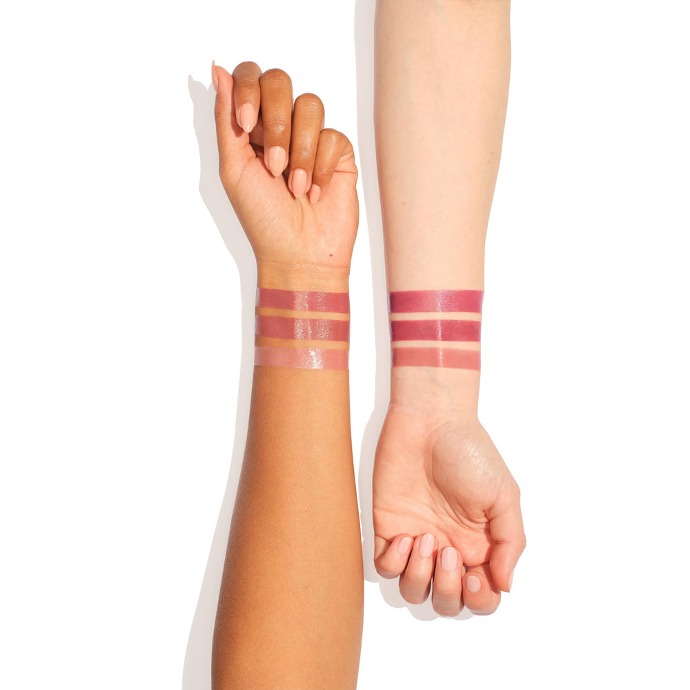 Soft-focus finish with Lipstick Tree Extract boosts comfort during wear.