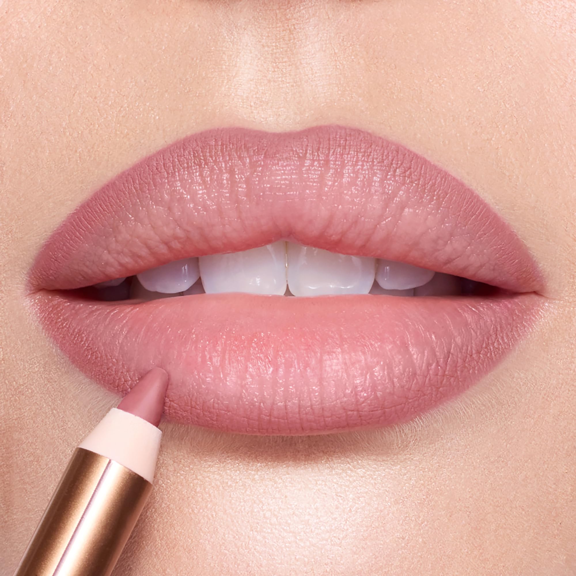 Aceite de jojoba hidrata y suaviza los labios