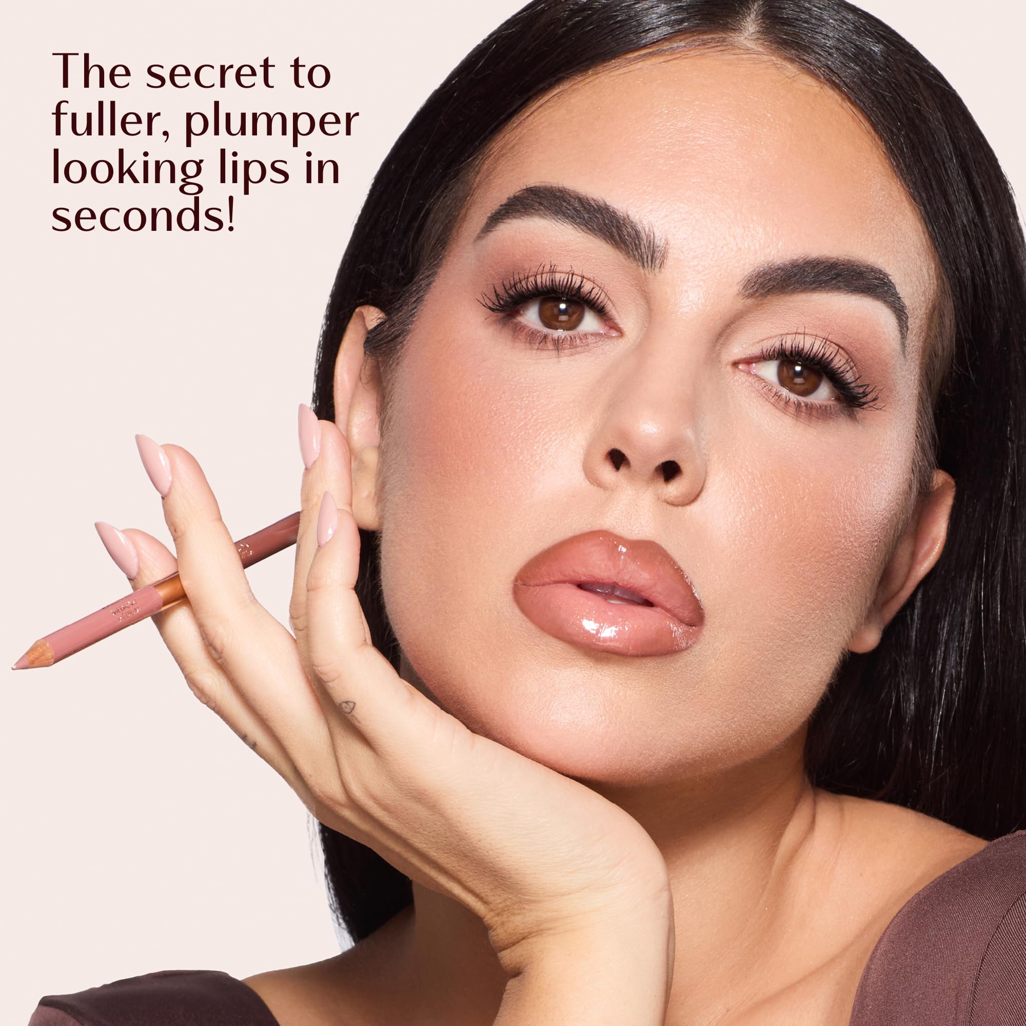 Charlotte Tilbury Lip Cheat Contour Duo pencil tip for precise on-the-go use.