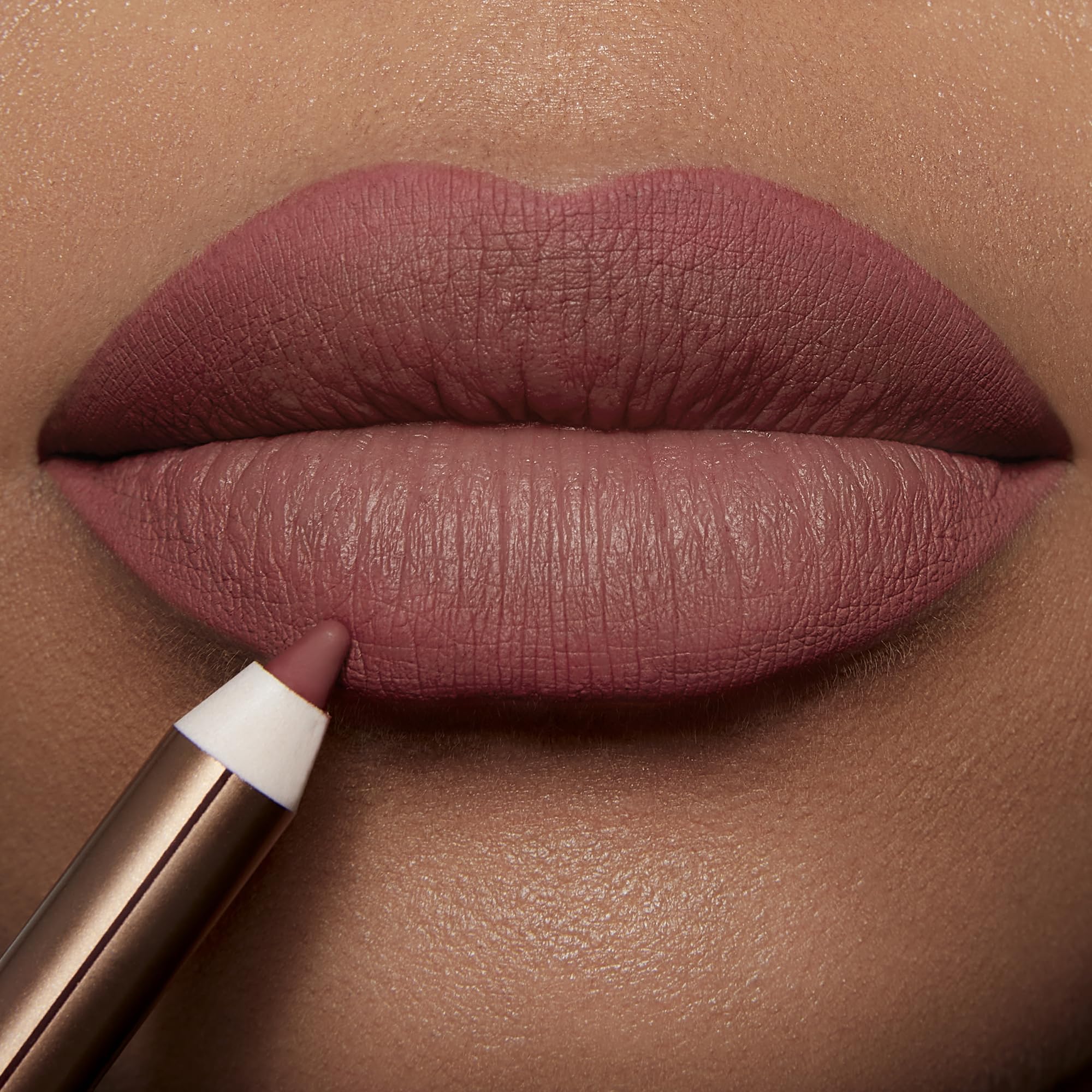 Lip Cheat enriched with jojoba oil for a silky glide