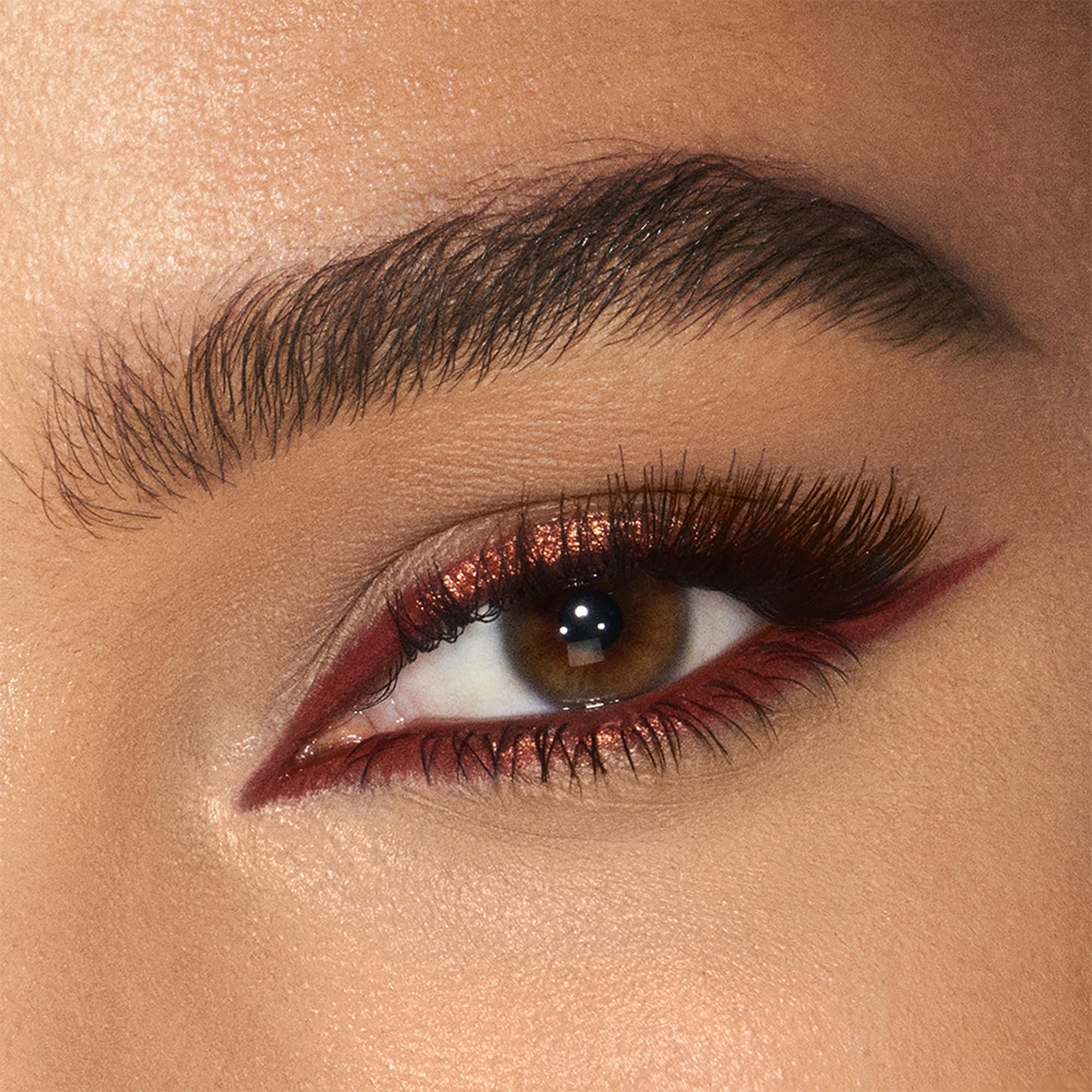 Charlotte Tilbury Magic Eyeliner dual-ended design enables bold definition and glow.