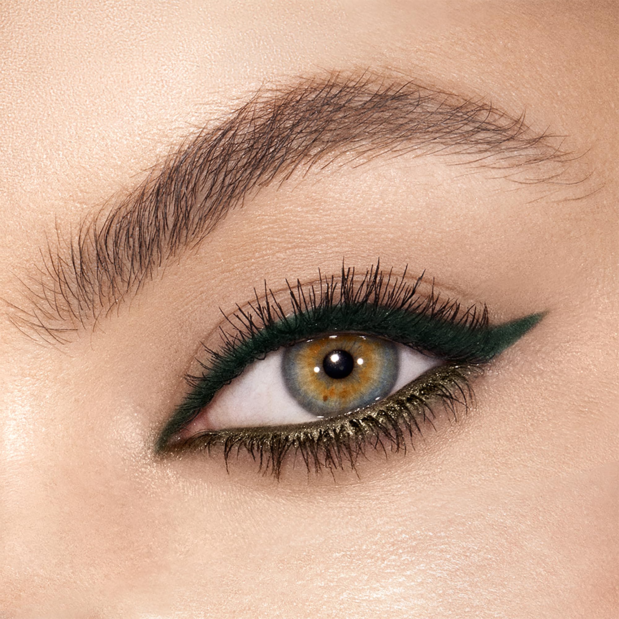 Charlotte Tilbury Magic Eyeliner Green Lights used on outer lash line for definition.
