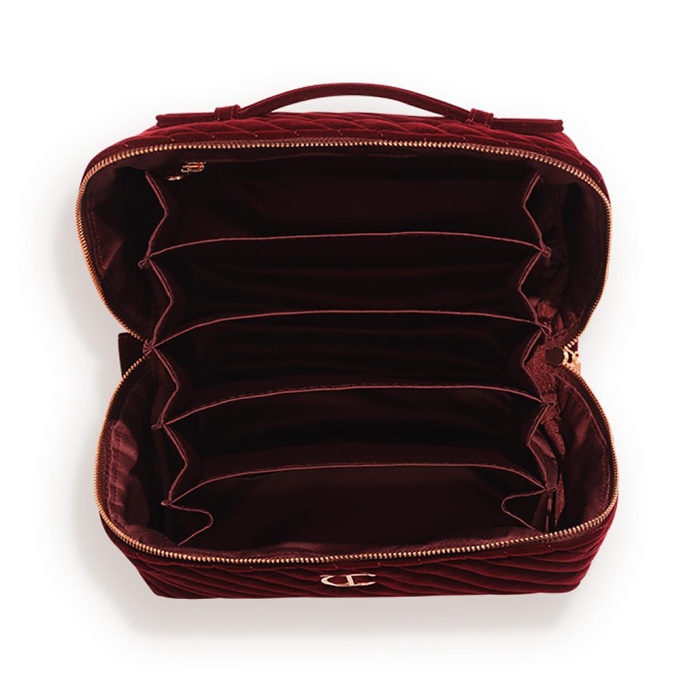 Five compartment design keeps cosmetics and skincare neatly separated for easy access