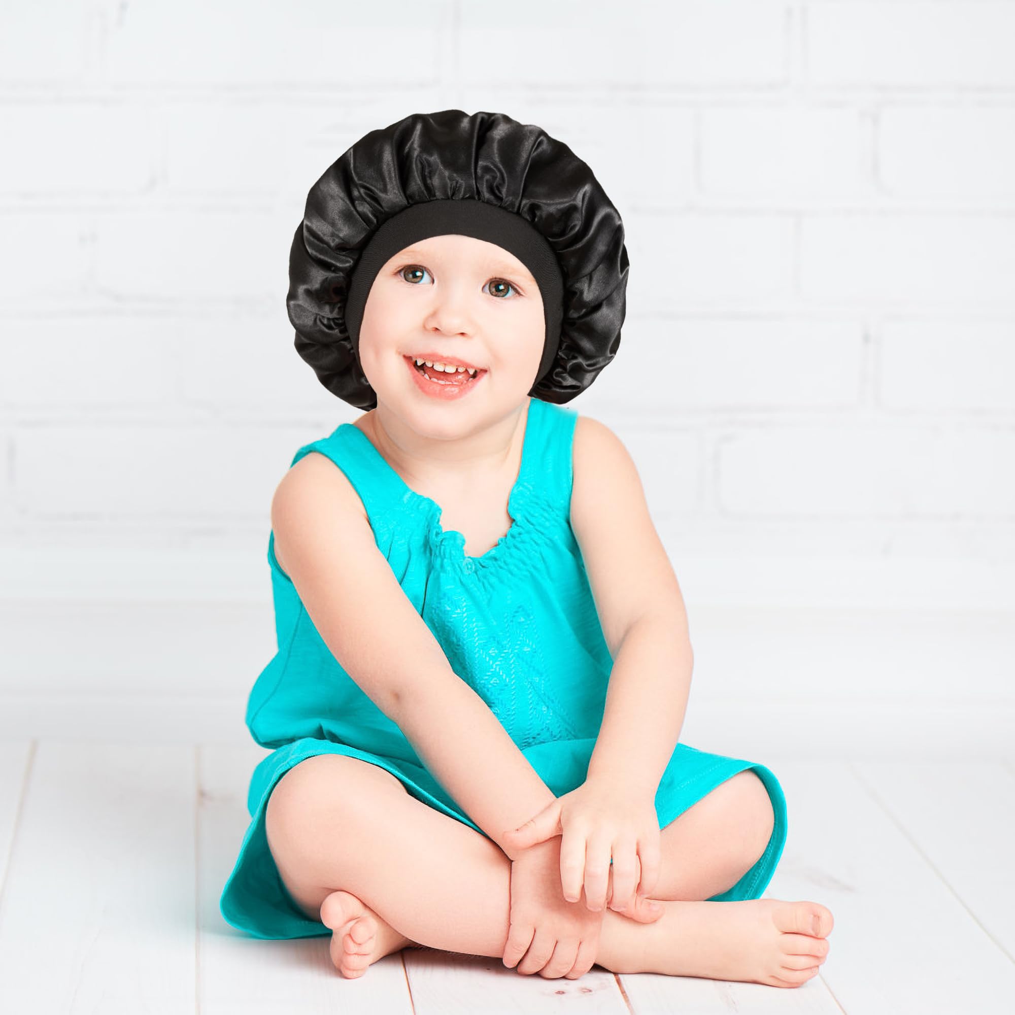 Bonete de satén para niños con patrones adorables