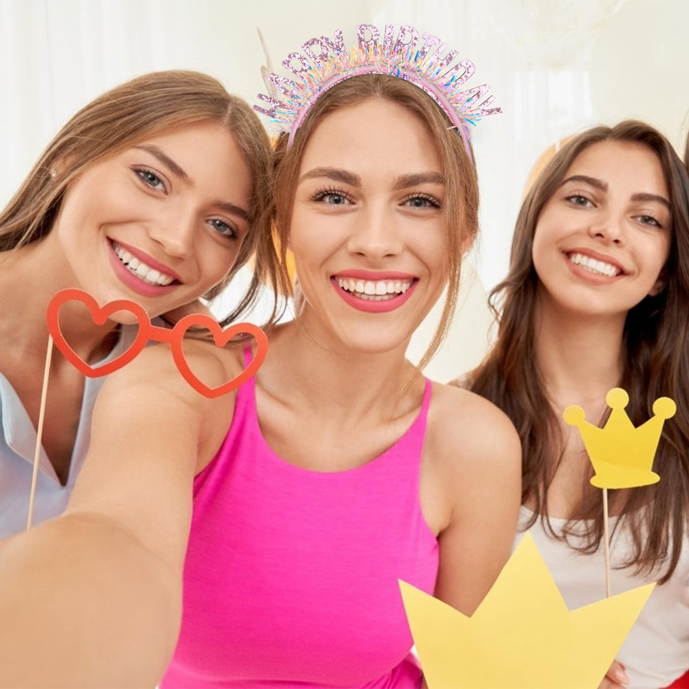 Diadema CIEHER rosa con purpurina y letras brillantes, ideal para fotos memorables.