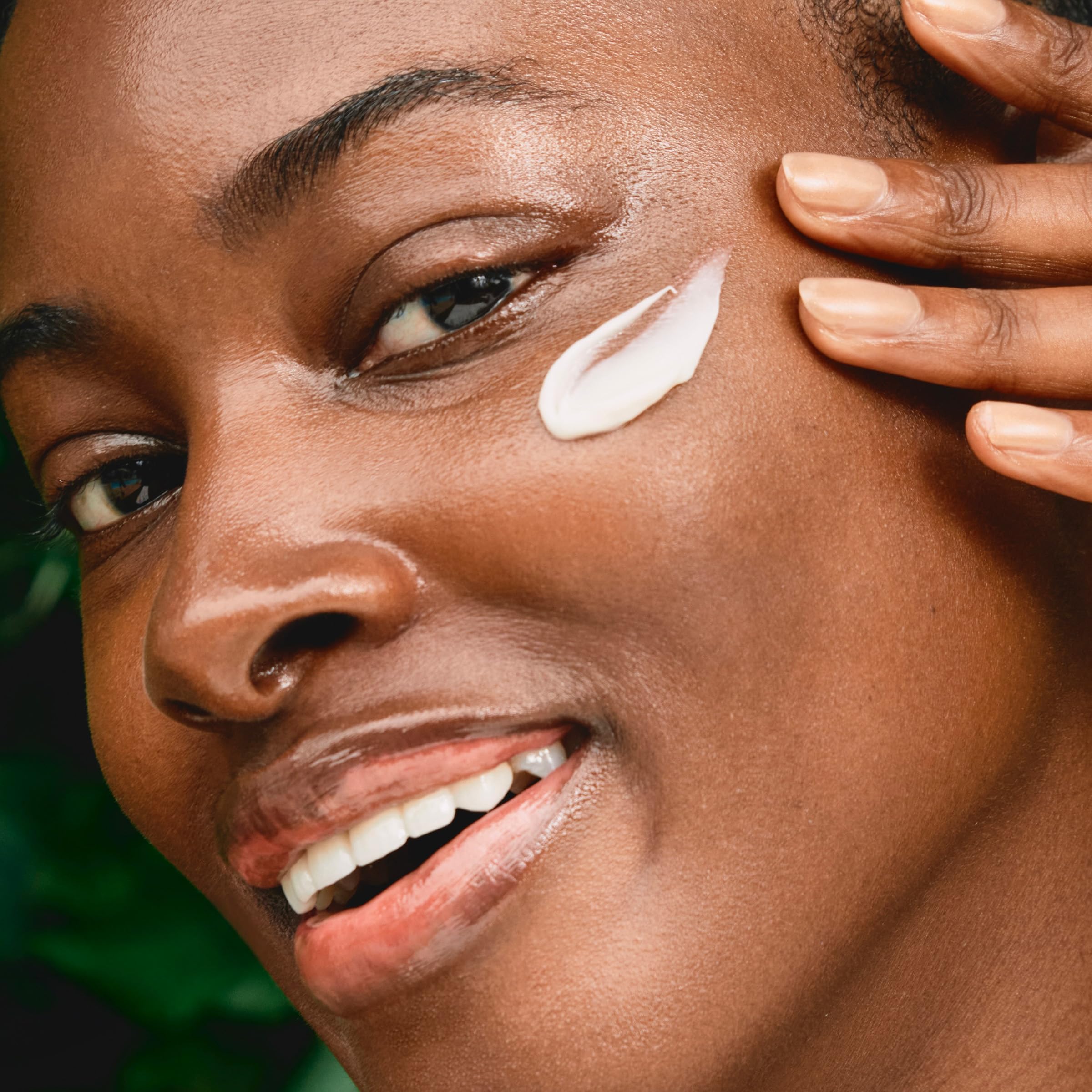 Clarins Multi-Active Día, líneas finas mejoradas con cuidado diario.