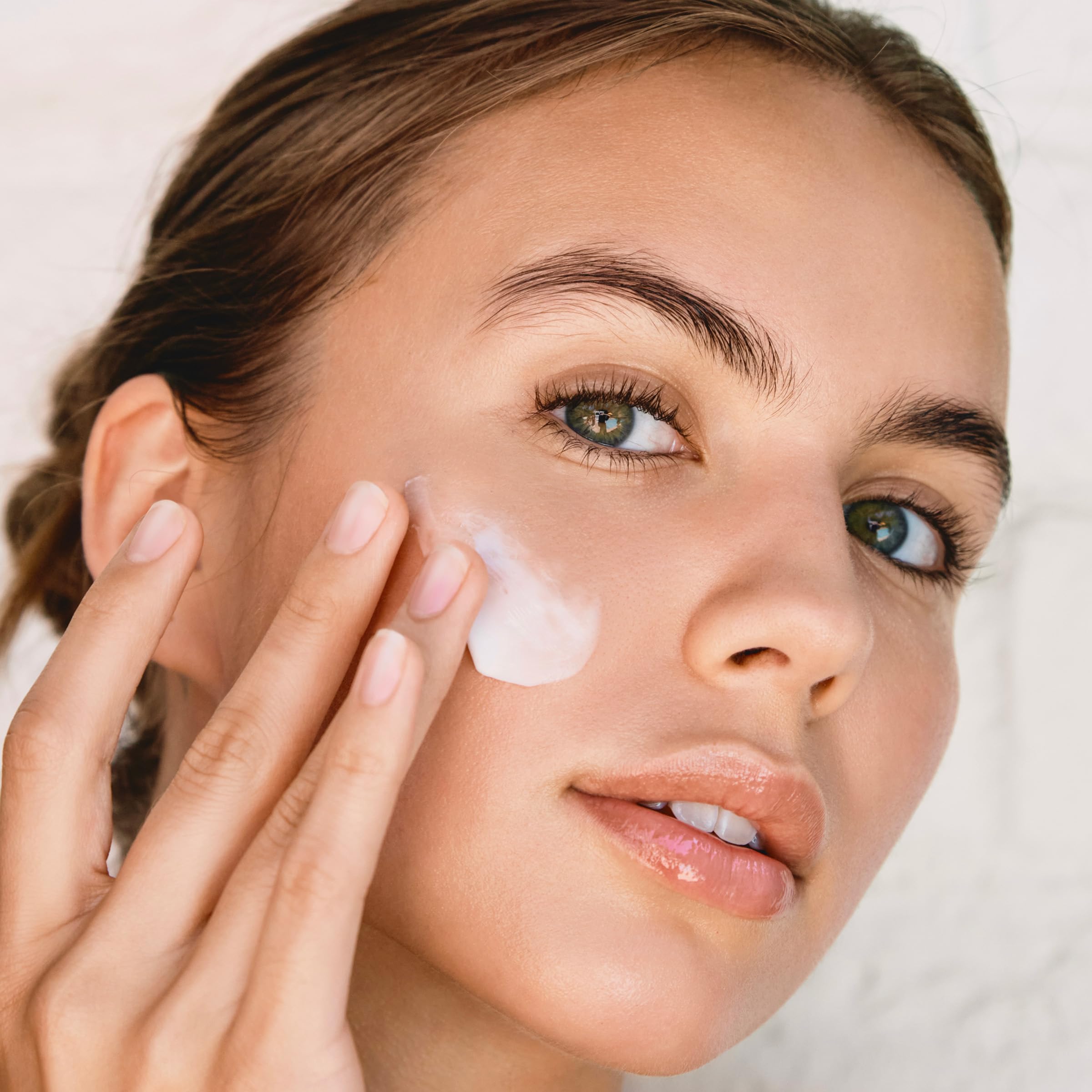 Neck and décolleté application of Clarins Multi-Active Night Moisturizer
