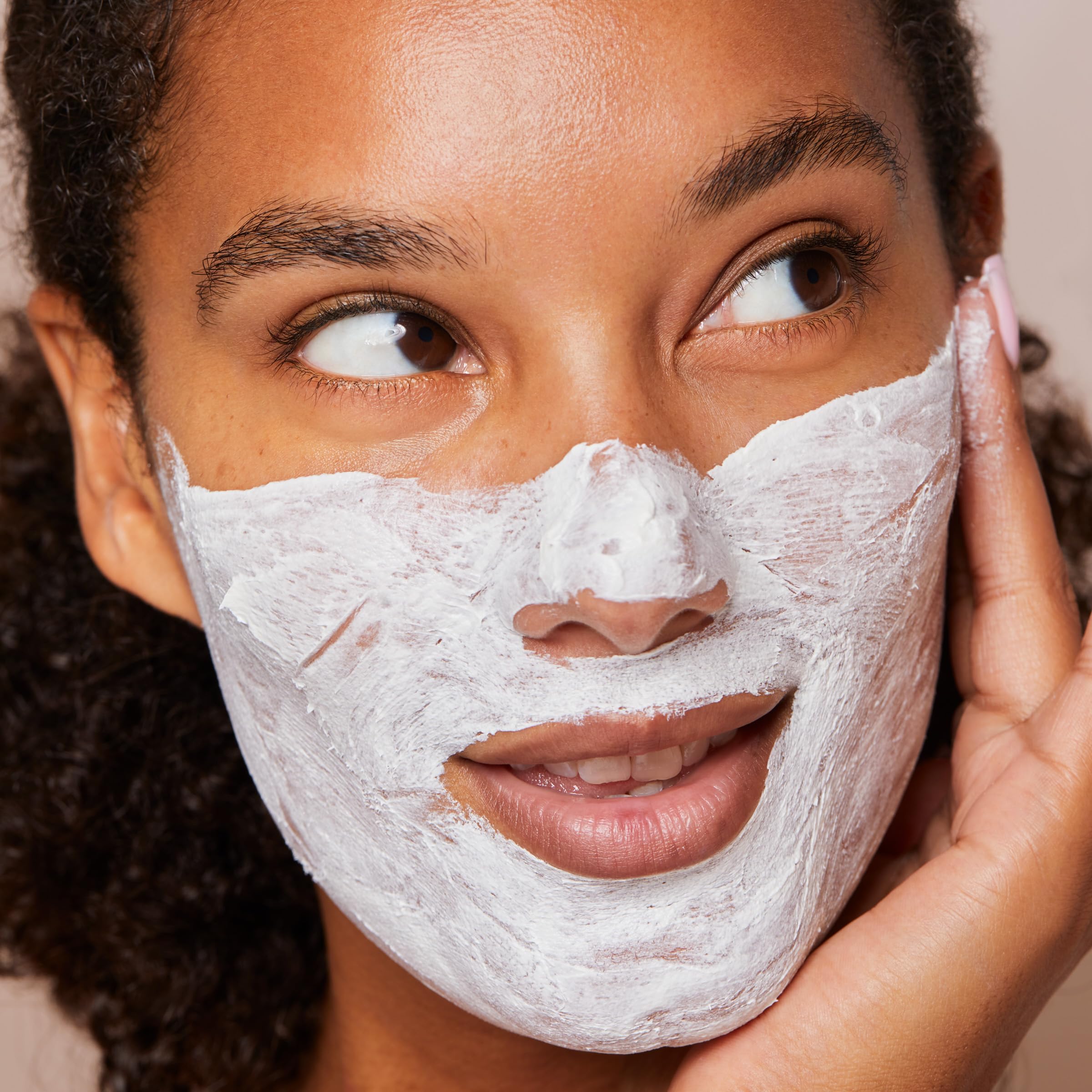 Clarins V-Facial Intensive Wrap Mask escin horse chestnut ingredient close-up implying contour refinement