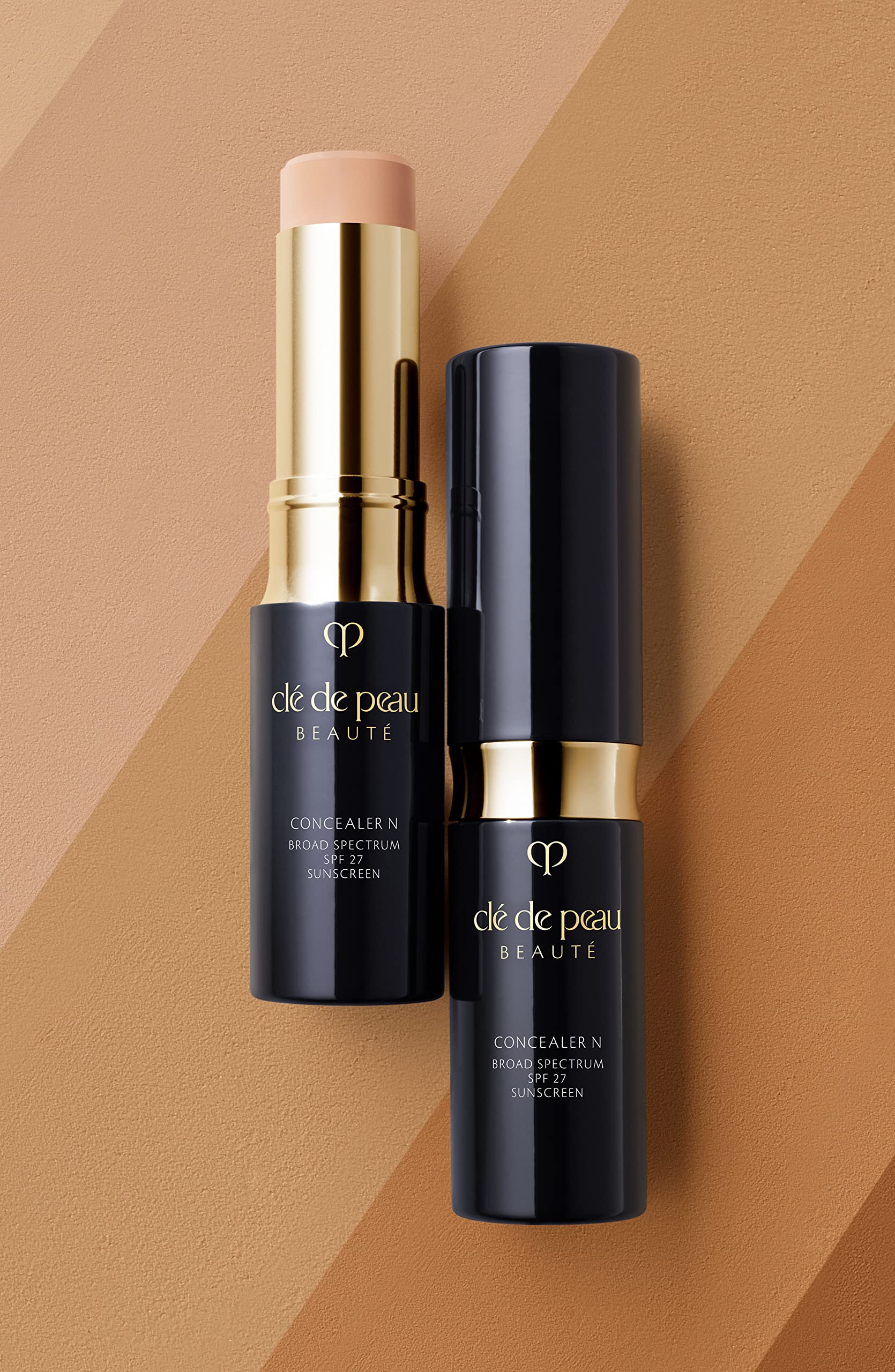 Clé de Peau Beauté Concealer SPF 27 Ivory compact packaging close-up.