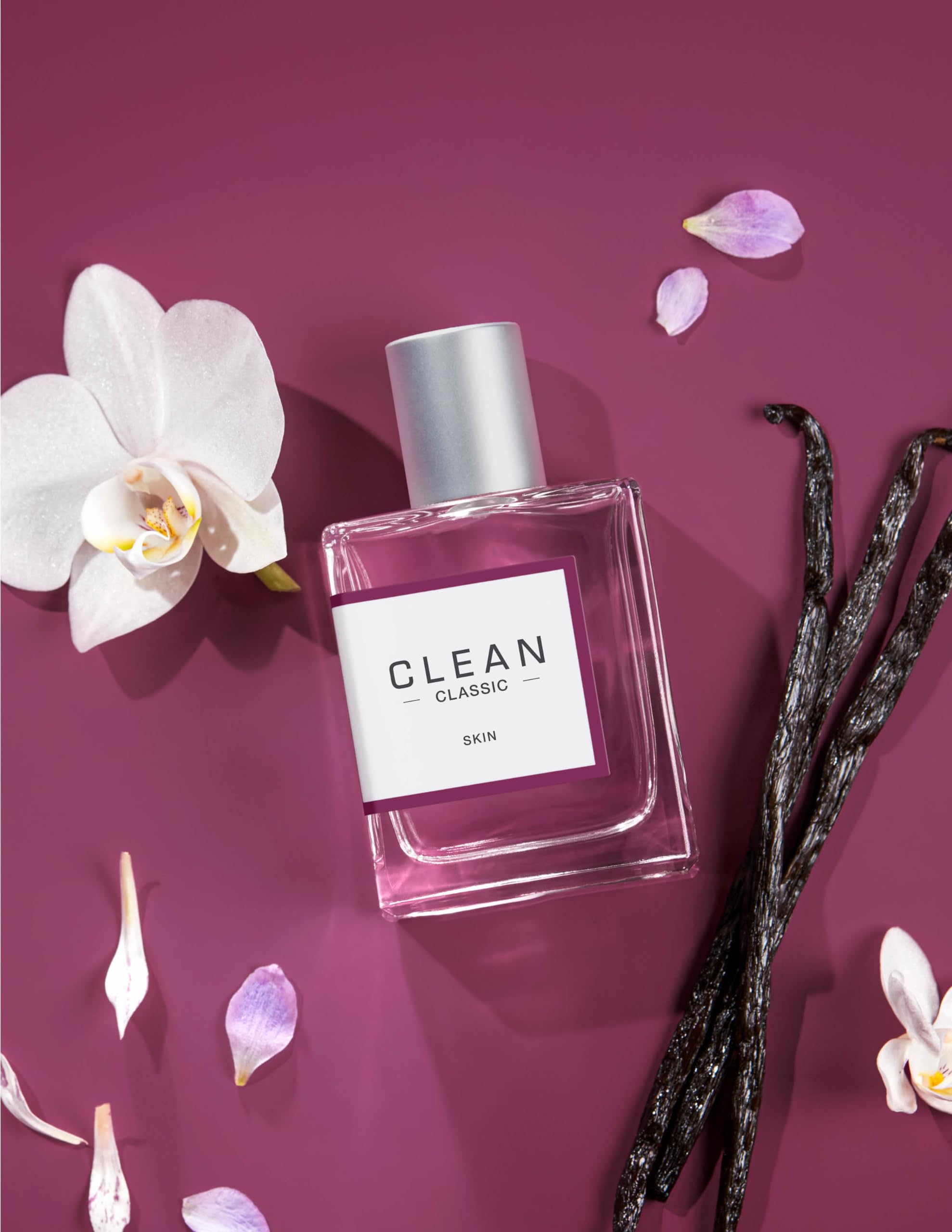 CLEAN CLASSIC Skin worn on the wrist for everyday scent.