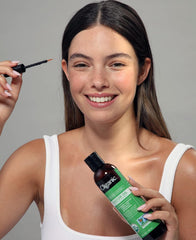 Aceite de ricino puro de Cliganic, ingrediente único para cuidado cosmético suave.