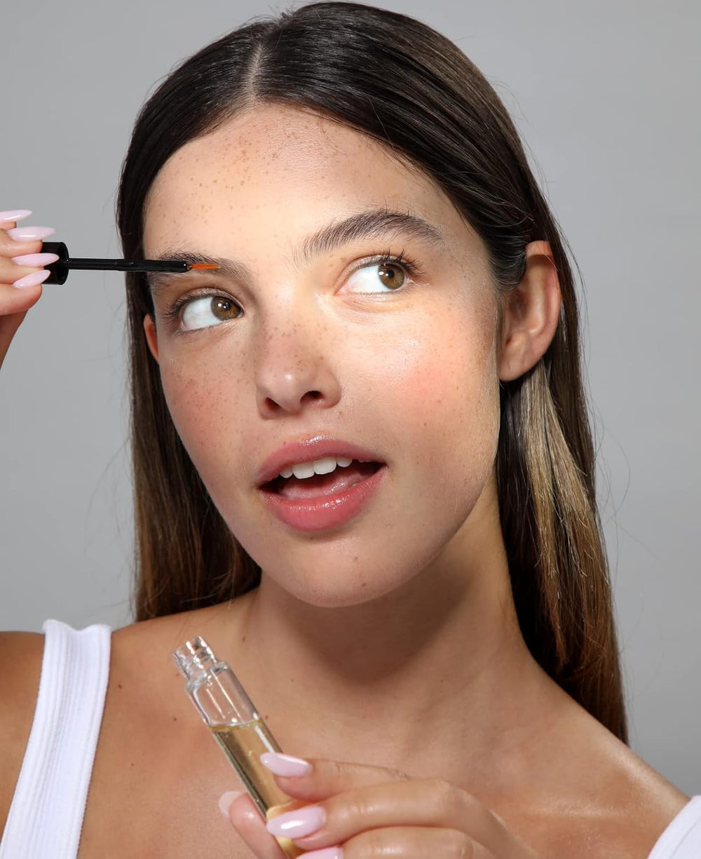 Kit de aplicación para cilios y cejas de Cliganic facilita la aplicación.