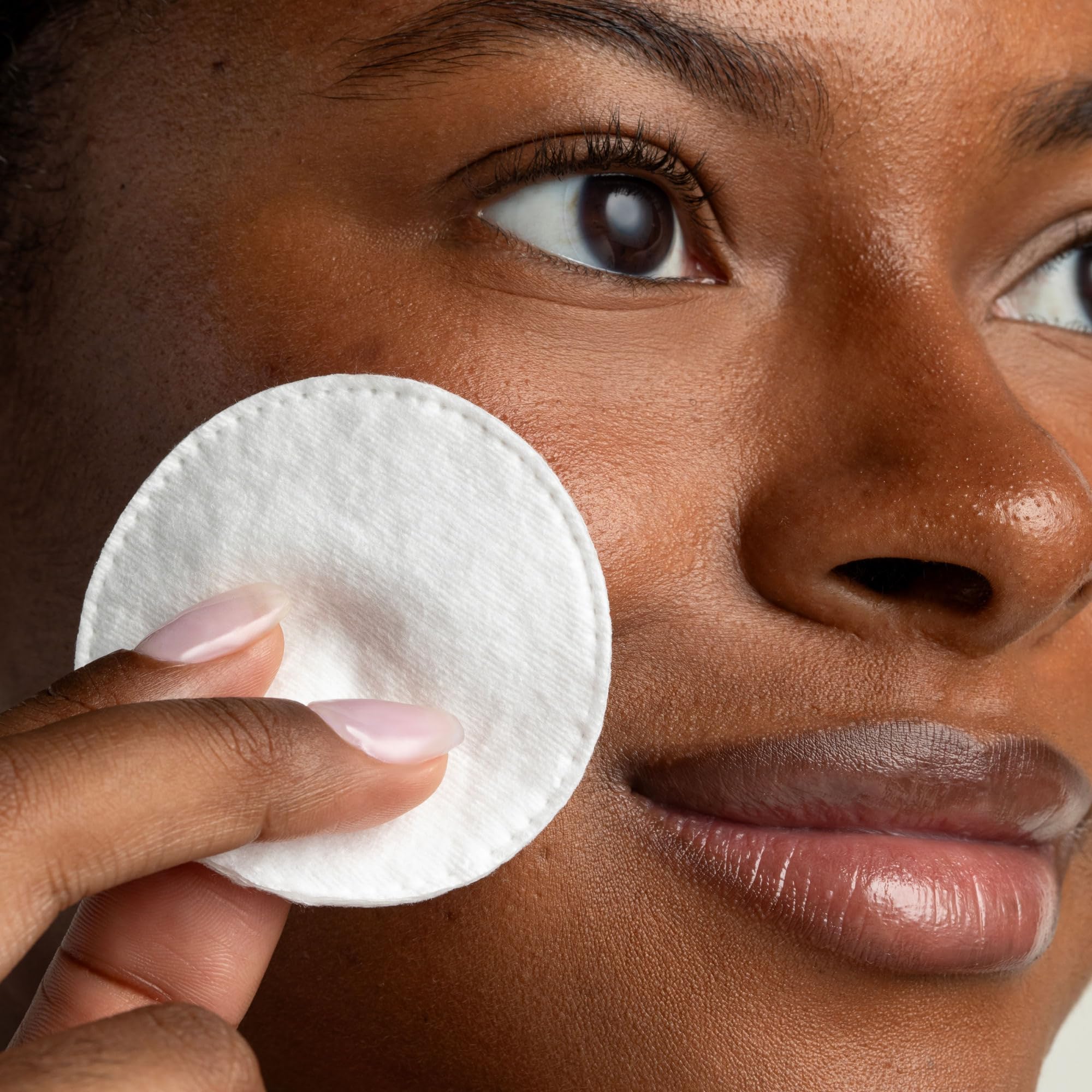 Cliganic Cotton Rounds hypoallergenic and lint-free for gentle cleansing.