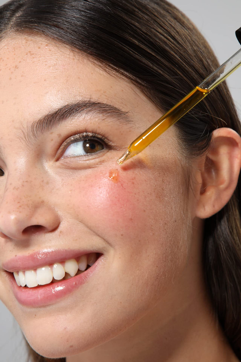 Uso capilar con Tamanu Oil de Cliganic para brillo natural.