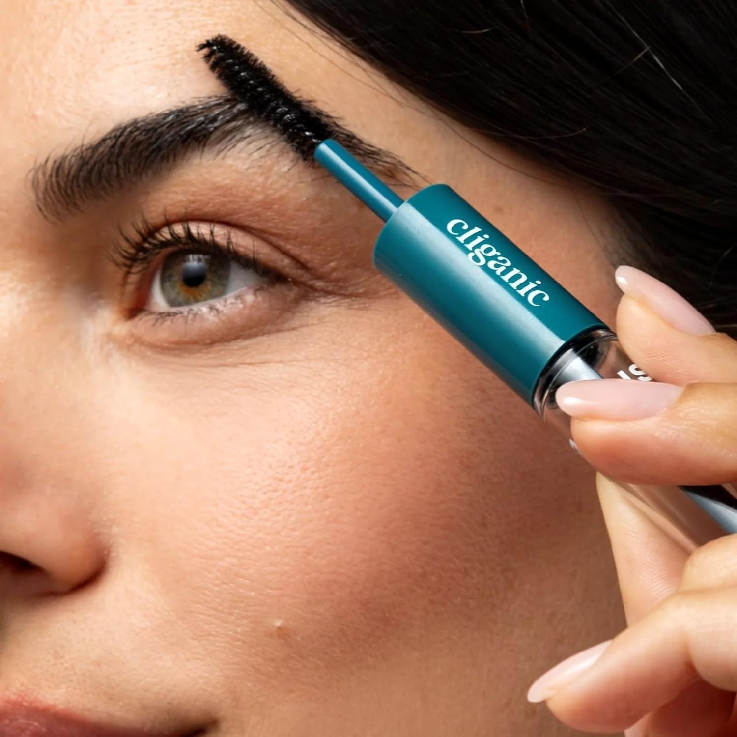 Uso cosmético de Cliganic para piel y cabello con hidratación suave