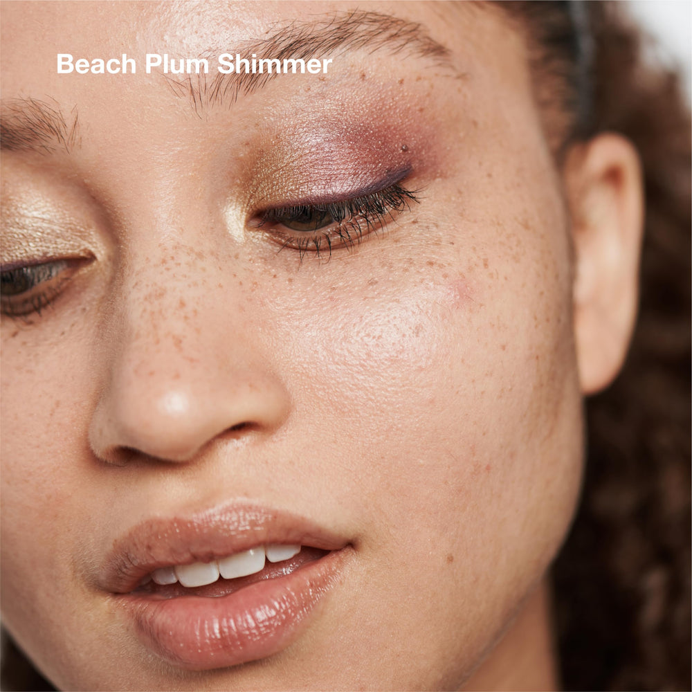 Clinique All About Shadow Duo dual-ended sponge-tip applicator simplifies precise layering.