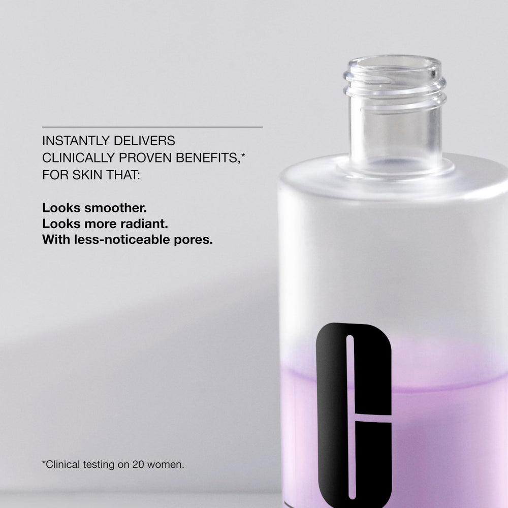 Clinique Dramatically Different Moisturizing Lotion+ hydrates and strengthens the skin's moisture barrier.