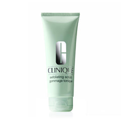 Clinique exfoliante facial en envase, sensación fresca para piel grasa.
