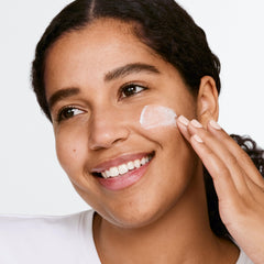 Clinique exfoliante facial ayuda a clarificar poros y grasa.