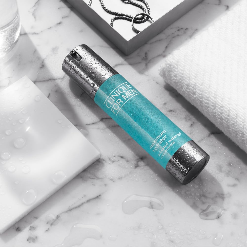 Clinique For Men Maximum Hydrator face application demonstrates fast hydration with no residue.