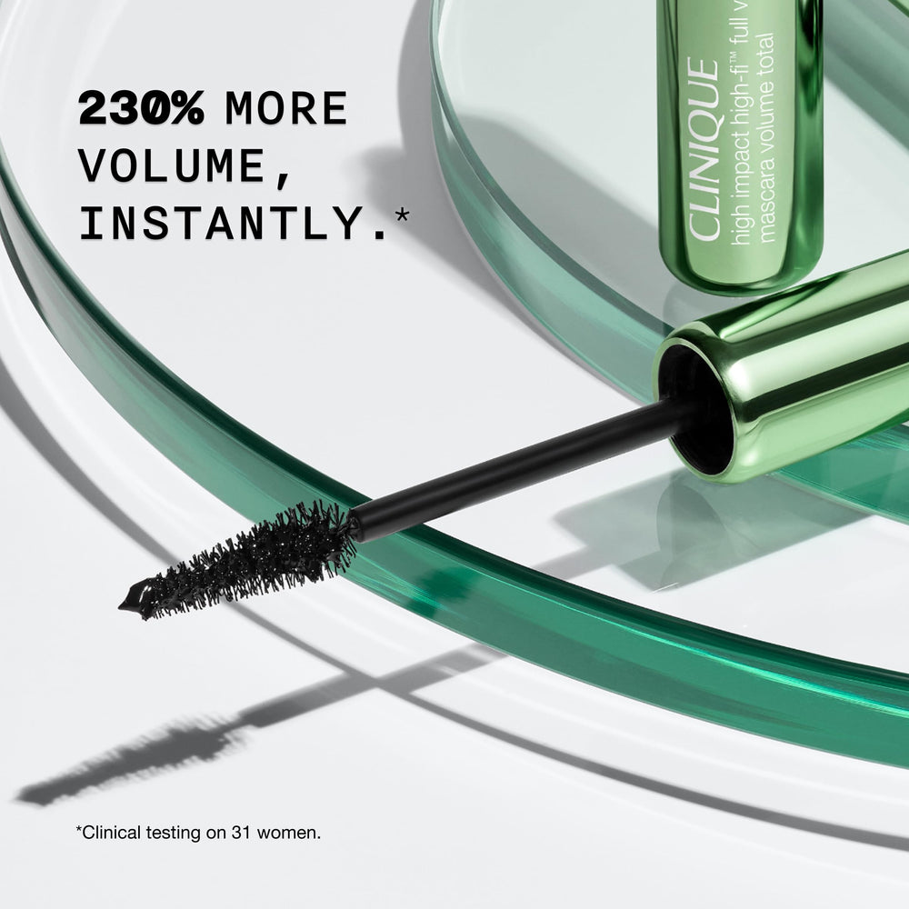 Fiber-infused formula close-up on lashes in Clinique mascara