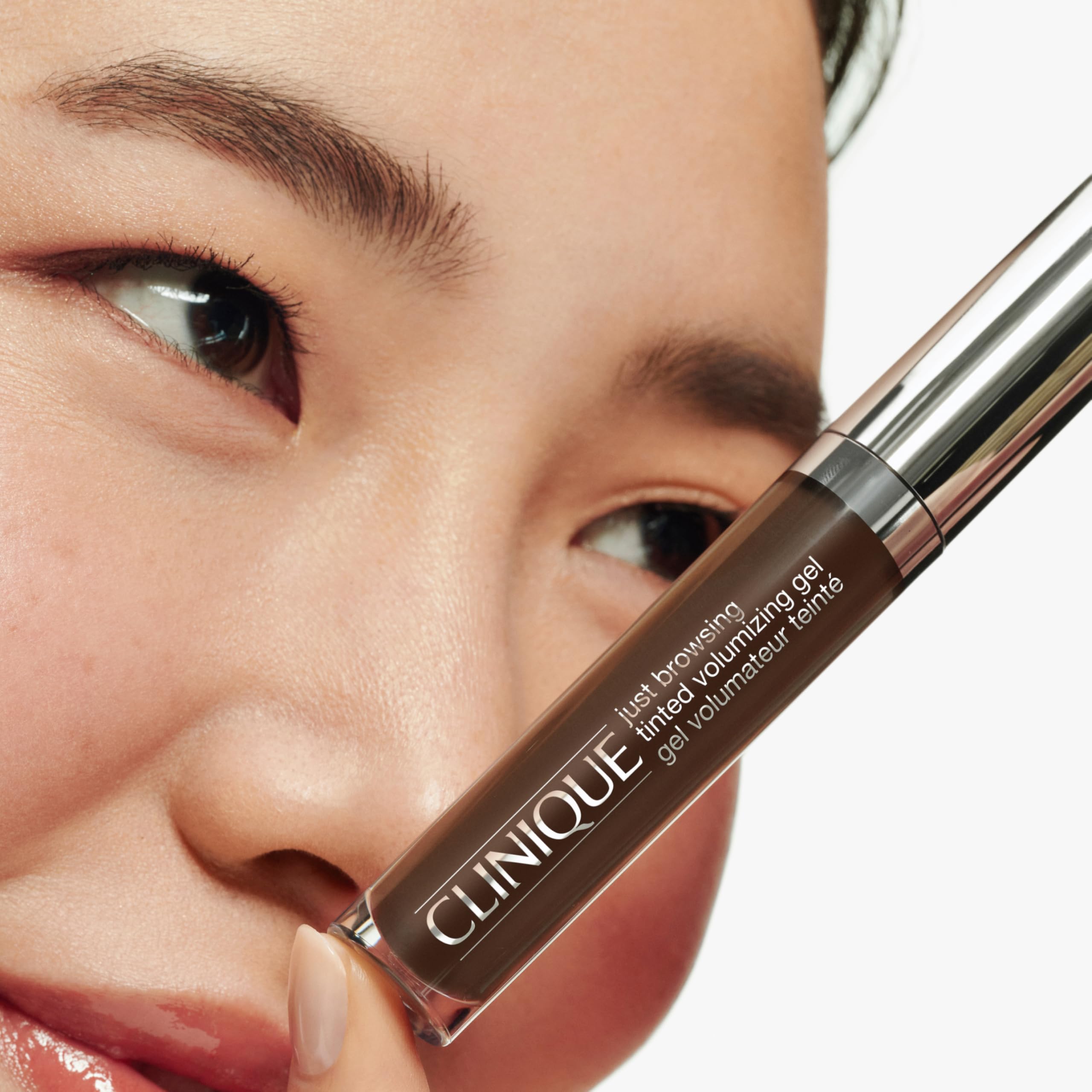 Waterproof formula keeps brows in place through workouts and rain.