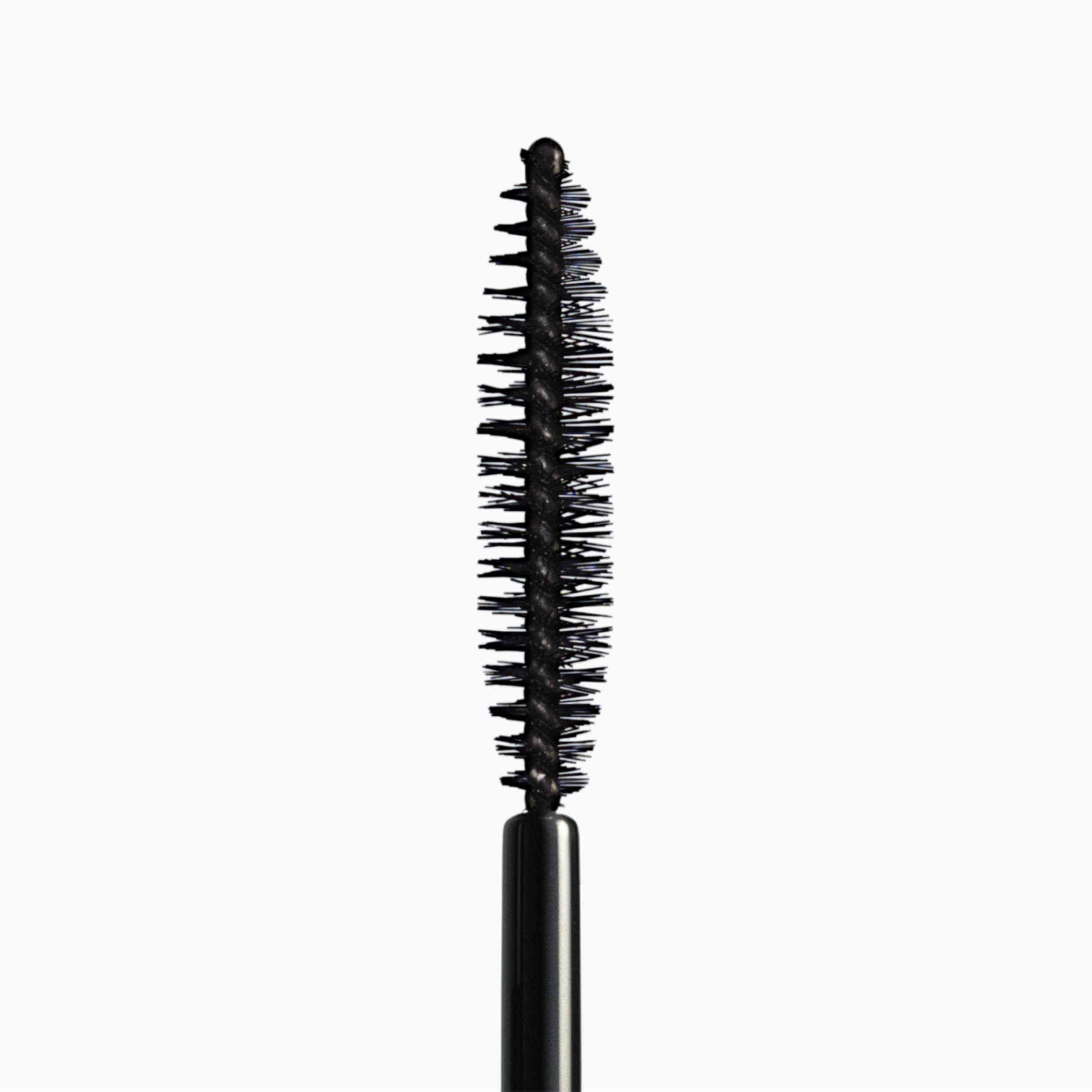 Clinique Lash Power Tubing Mascara retirada con agua tibia sin esfuerzo.