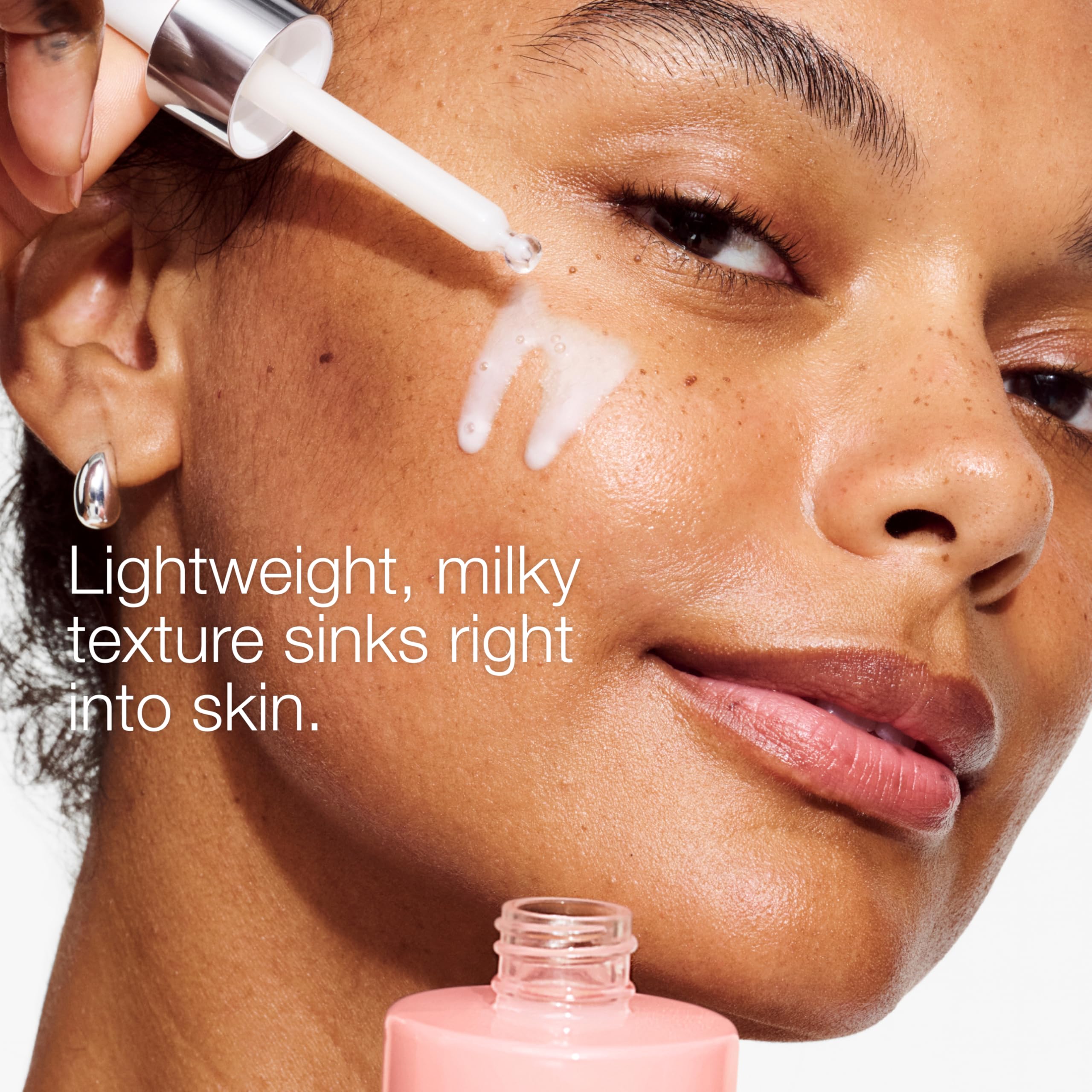 Clinique Moisture Surge Active Glow Serum rapid absorption into the skin