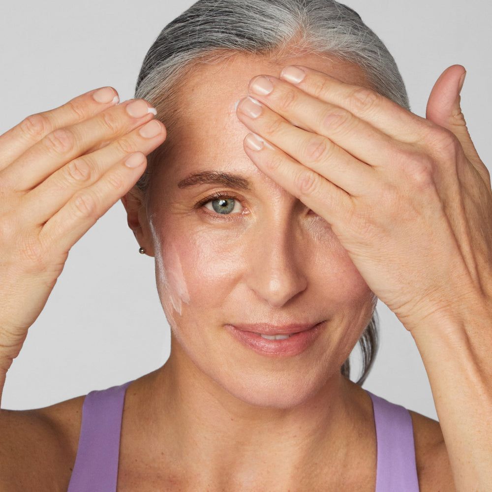 Clinique packaging shows dermatologist-tested and fragrance-free safety for sensitive skin.
