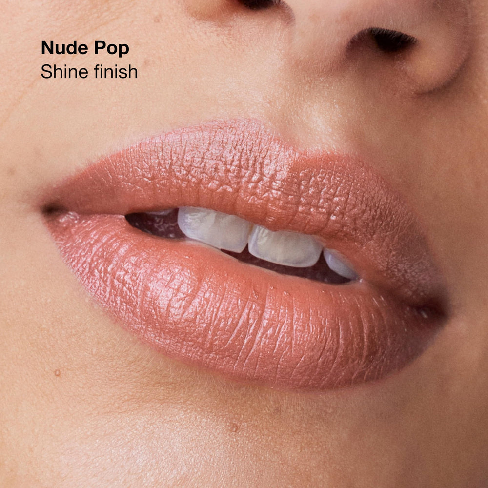 Clinique Pop Longwear Lipstick acabado satinado, tono suave y cómodo.