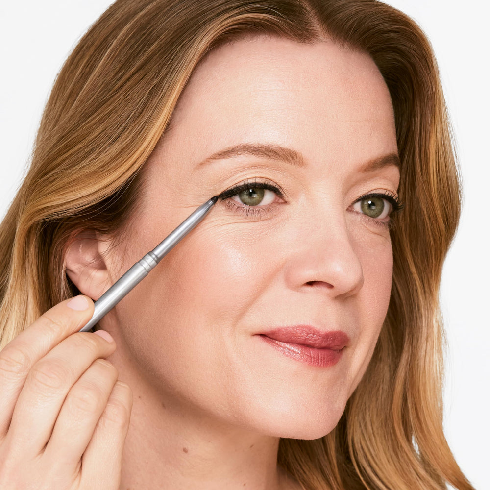 Clinique Quickliner grape smudge end for soft, blended looks.