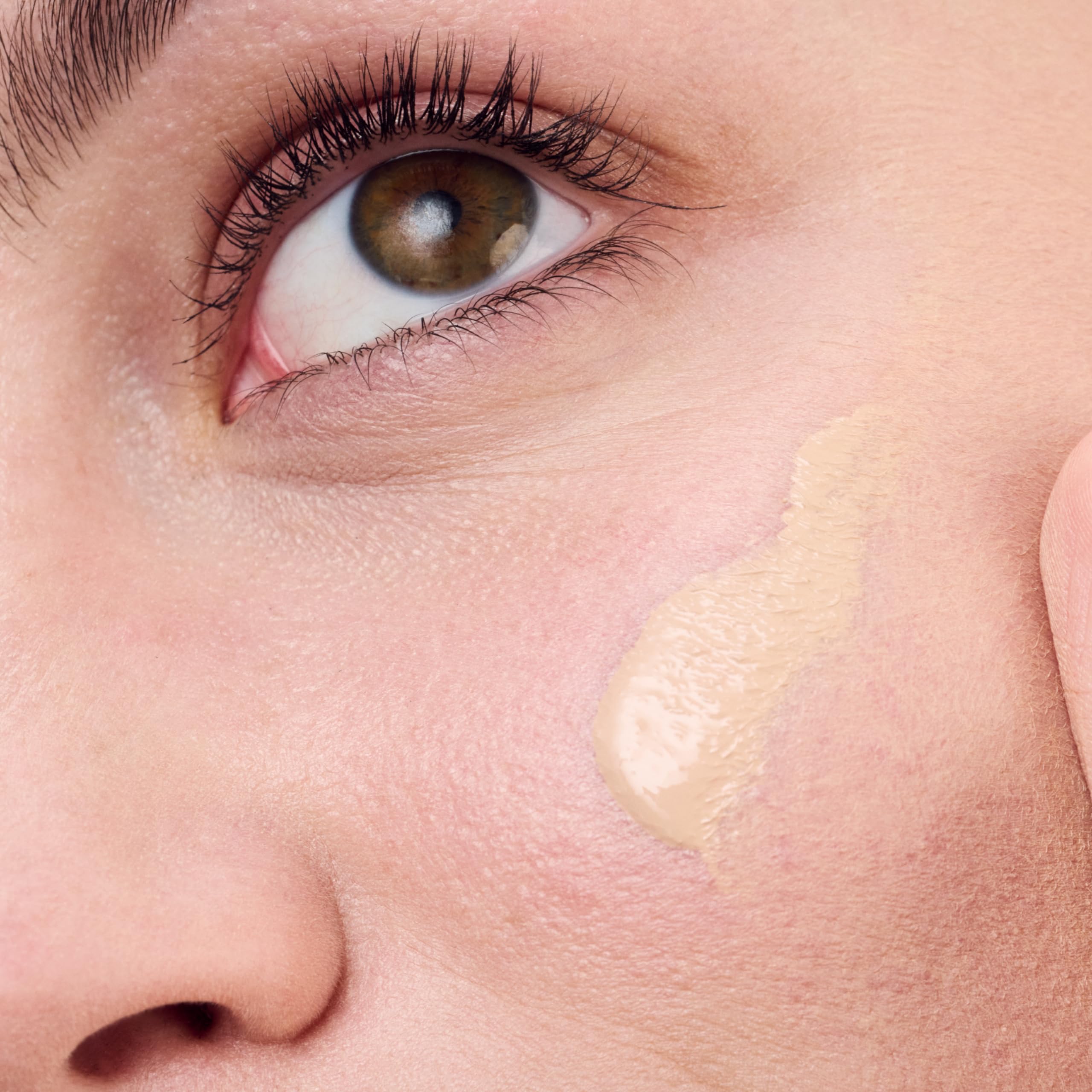 Clinique Redness Solutions SPF 15 label emphasizes sun protection for daytime wear.