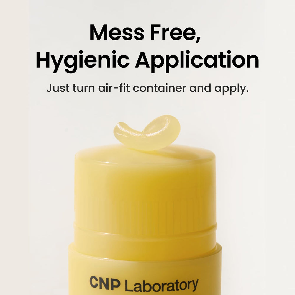 Aplicación nocturna de CNP Lipcerin para labios relajados