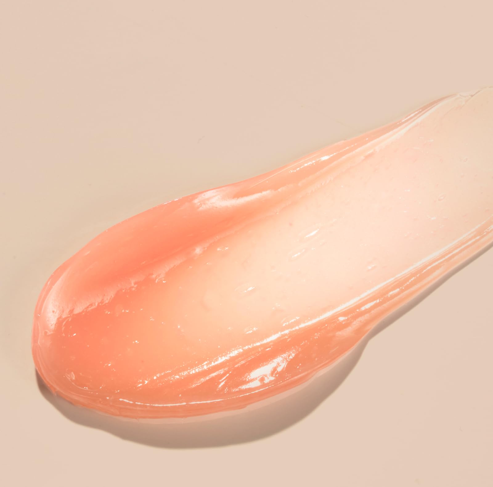 Aplicación en labios de Lipcerin 04 Menta, hidratación suave.