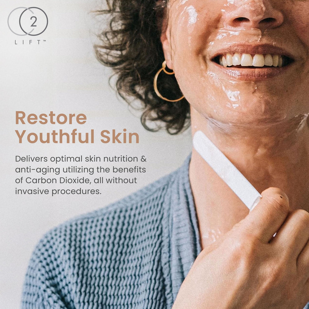 CO2Lift Carboxy Gel Mask full-face application with eyes closed