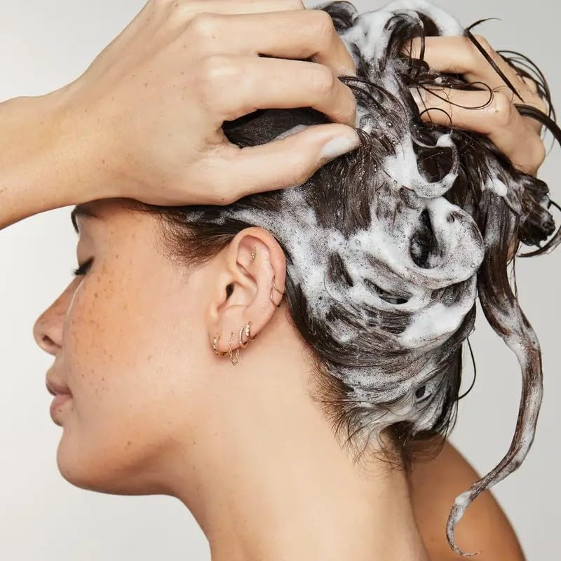 Color-safe and vegan-friendly labeling emphasizes gentle care for color-treated hair.