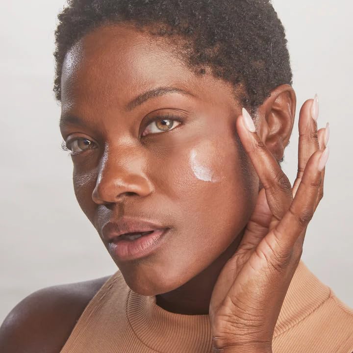 Colorescience No-Show Mineral sunscreen swatch highlights non-nano zinc oxide without white cast.
