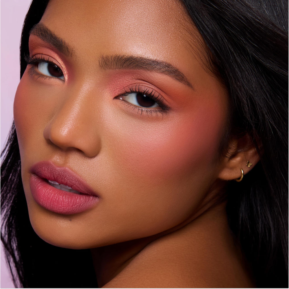 ColourPop Baby Got Peach: destellos autoadherentes para realzar el look