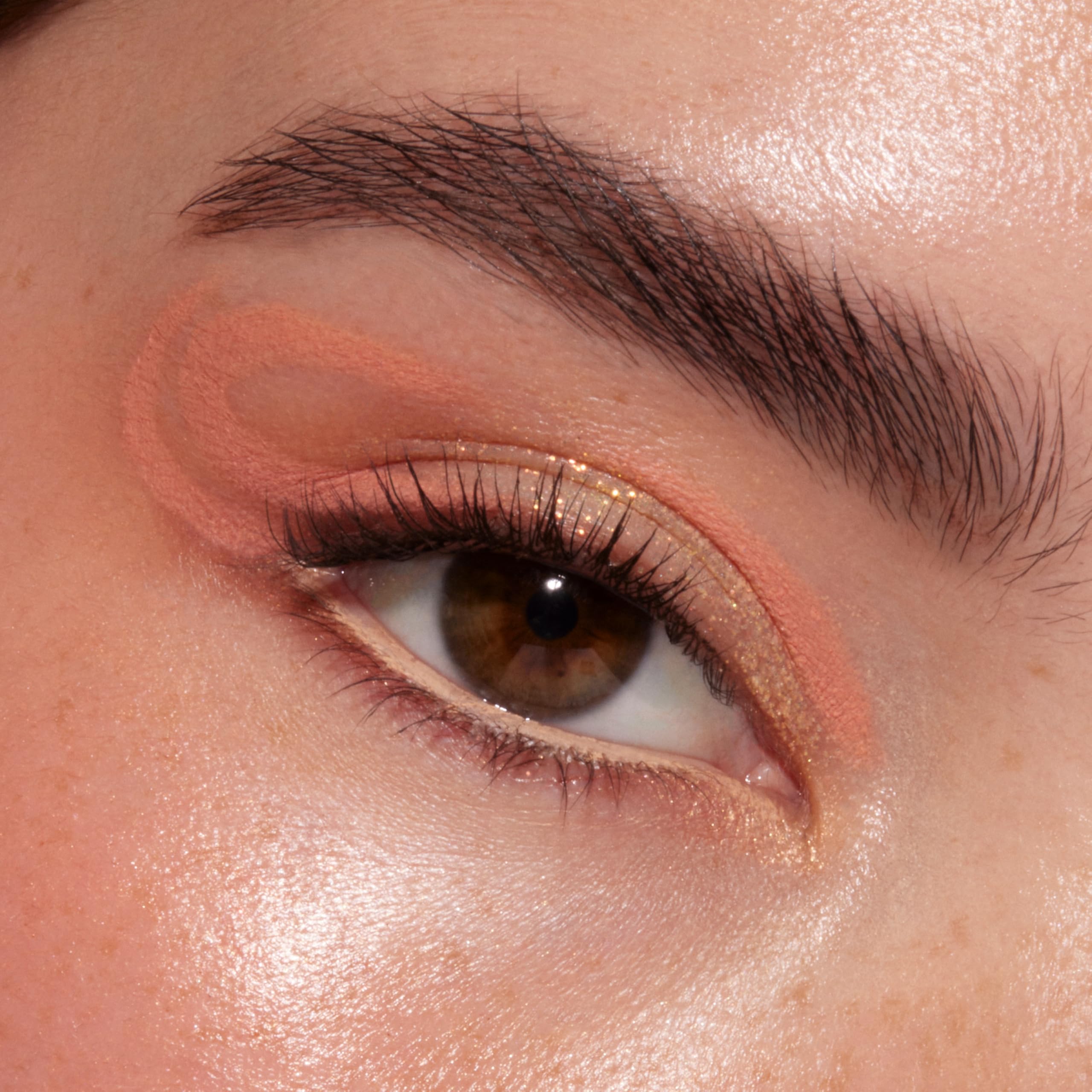 ColourPop Baby Got Peach: efecto difuminado suave que suaviza la mirada