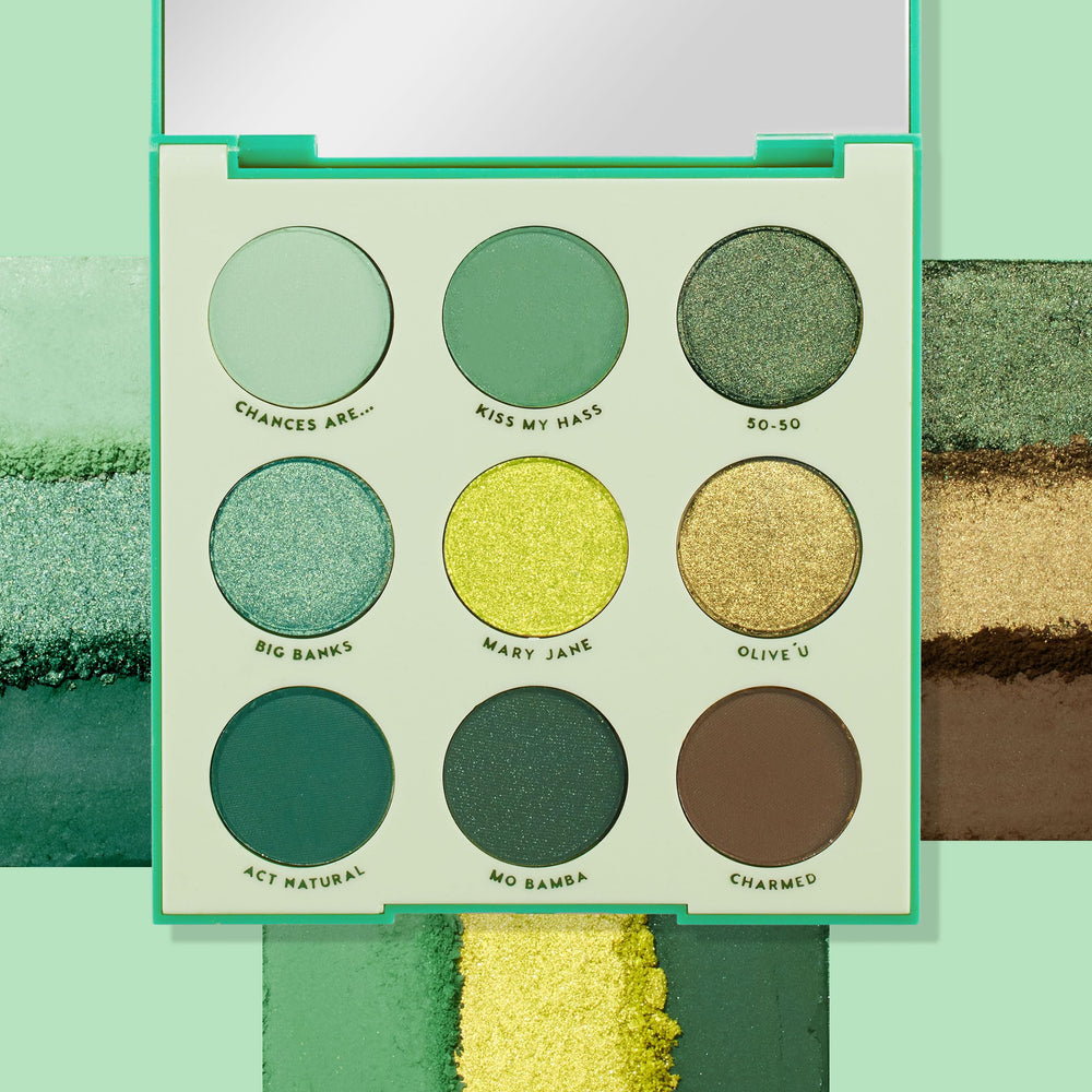 ColourPop Just My Luck aplica con pinceles para mayor pigmento