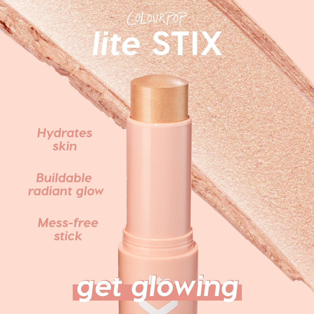 ColourPop Lite Stix ilumina el escote con brillo sutil.