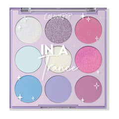 ColourPop: paleta de sombras en trance, close-up de tonos pigmentados para looks versátiles.